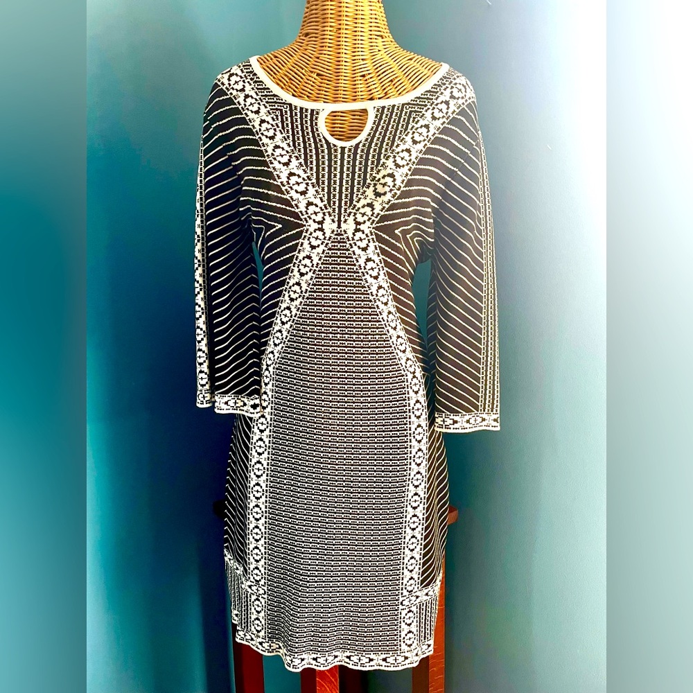 Sioni Knit Sweater Midi Dress. SZ Large. Black White Geometric Pattern. Fall